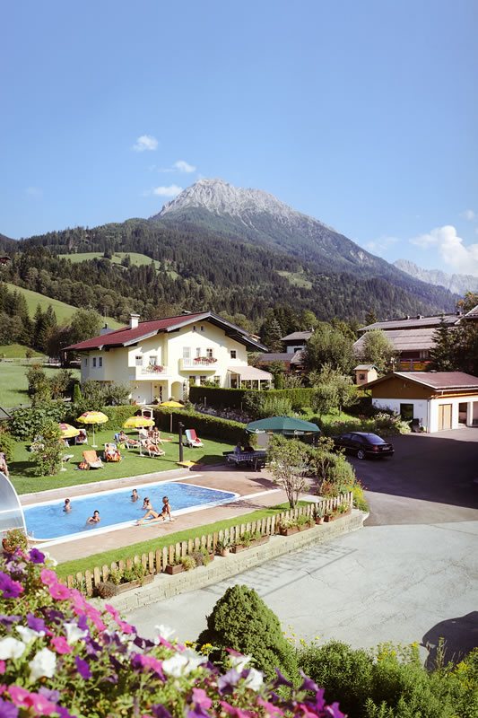Badespass im eigenen beheizten Schwimmbad